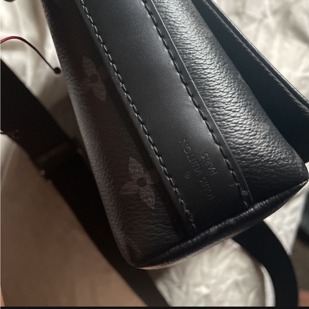 Black Louis Vuitton Messenger Bag - Picture 2 of 7